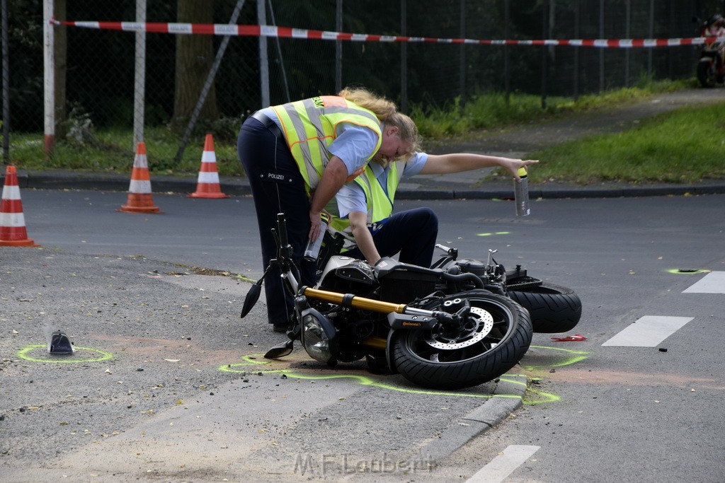 Schwerer Krad PKW Unfall Koeln Muelheim Am Springborn Cottbuserstr P067.JPG - Miklos Laubert